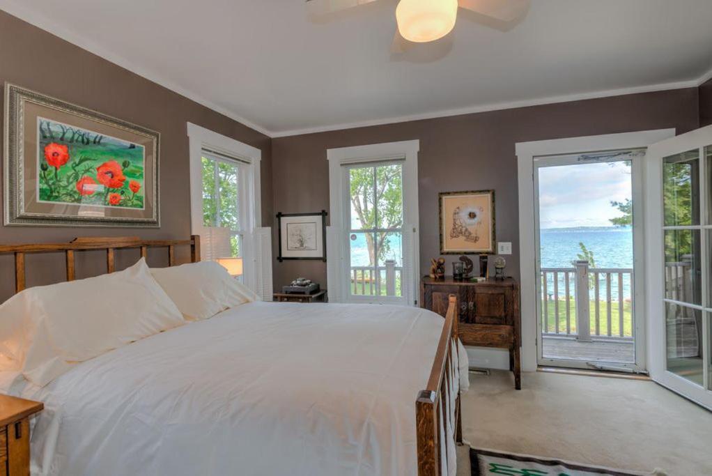 The Spring Lighthouse B&B Elk Rapids Экстерьер фото